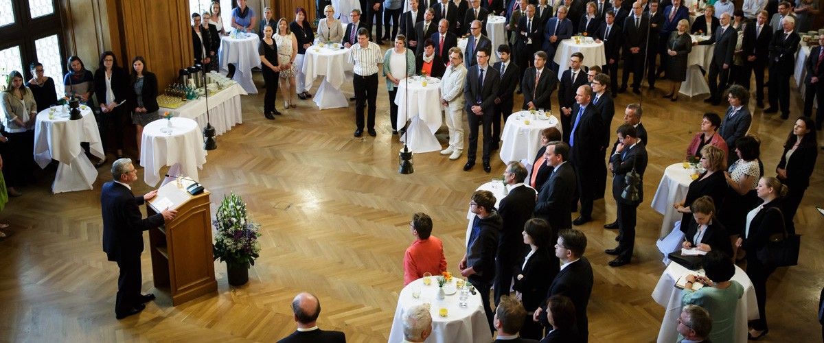 Ehemaliger Bundespräsident Joachim Gauck hält eine Rede