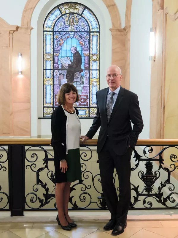 Donna Scheeder mit Präsident Prof. Dr. Dr. h.c. Klaus Rennert